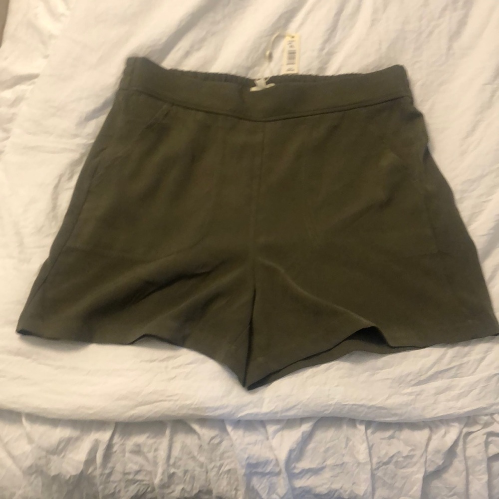 Max Studio Polyester shorts